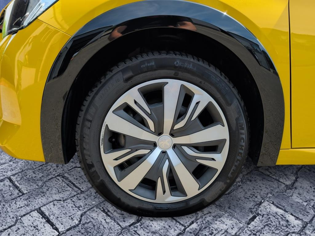 Peugeot e-208
