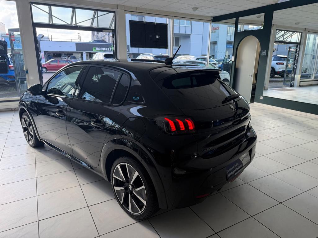 Peugeot e-208