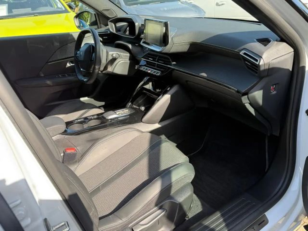 Peugeot e-2008