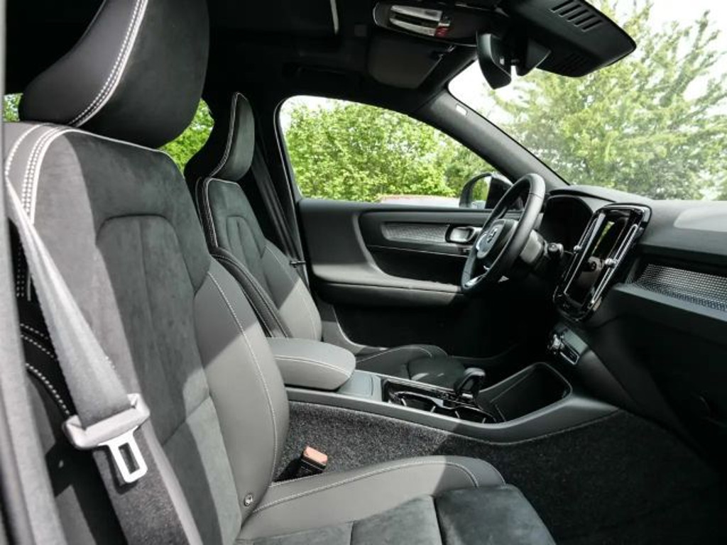 Volvo EX40