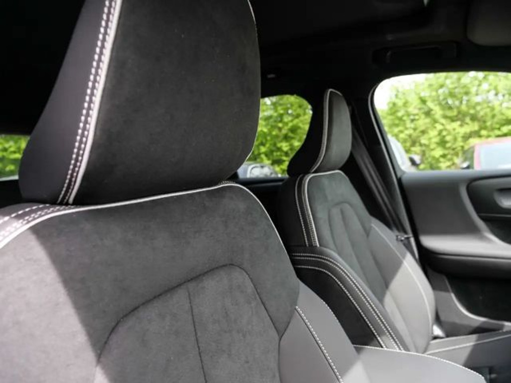 Volvo EX40