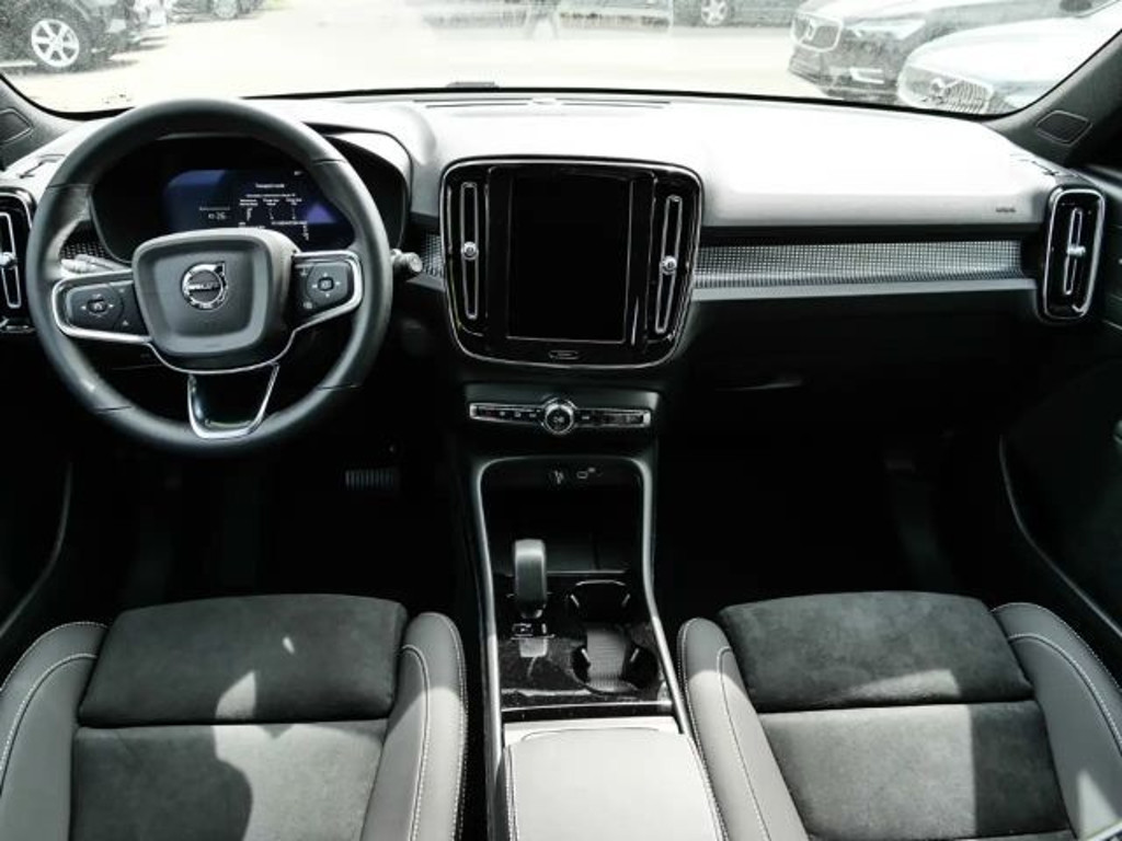 Volvo EX40