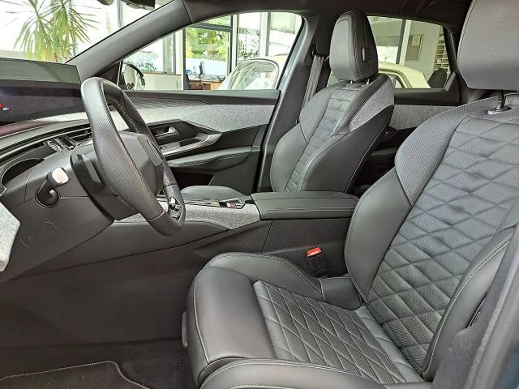Peugeot E-3008