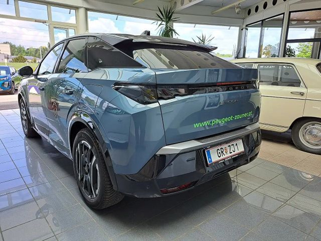 Peugeot E-3008
