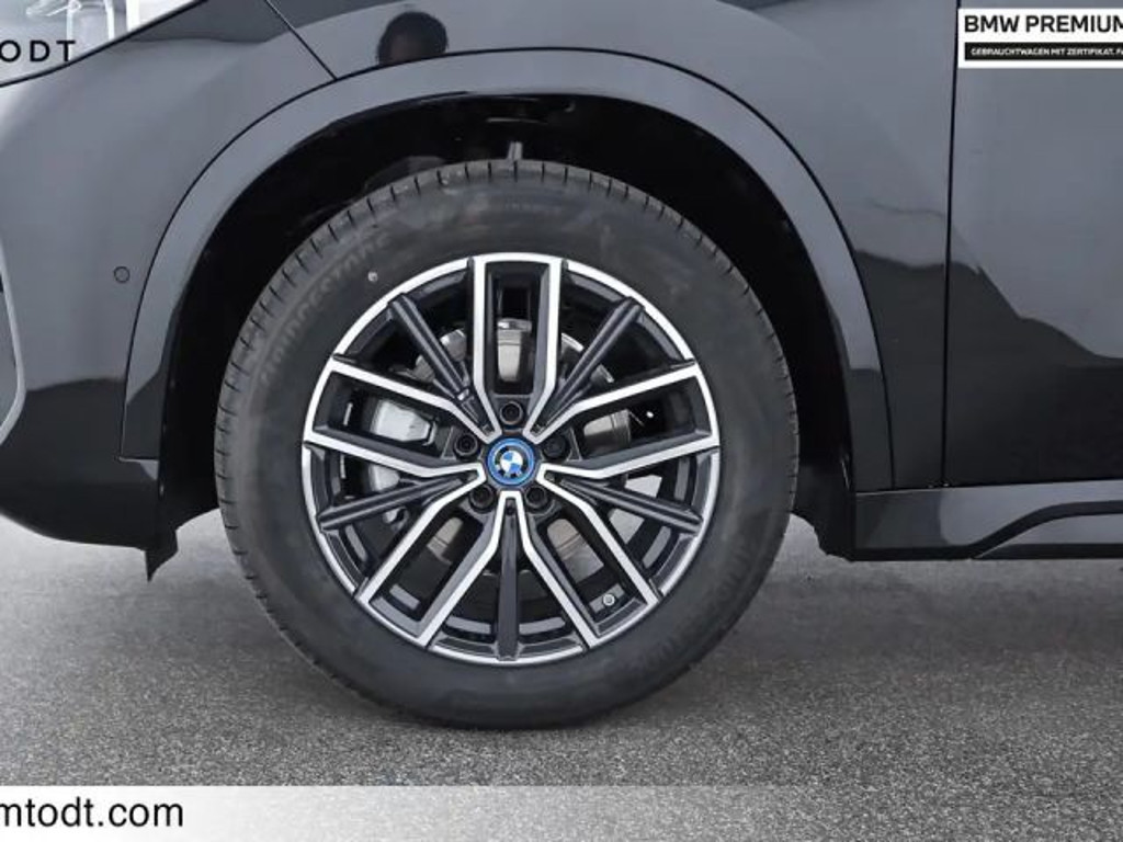 BMW iX1