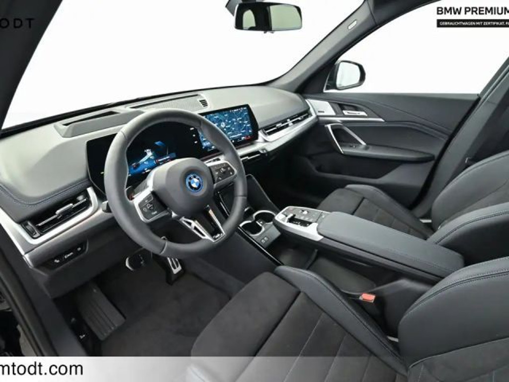 BMW iX1