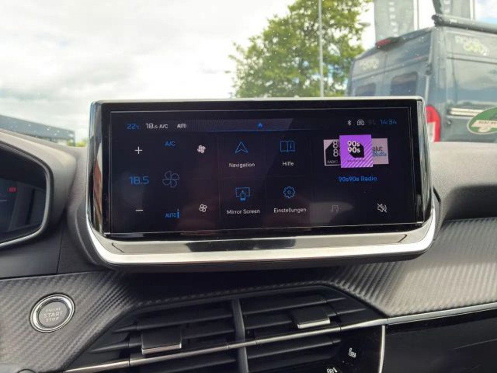 Peugeot e-208