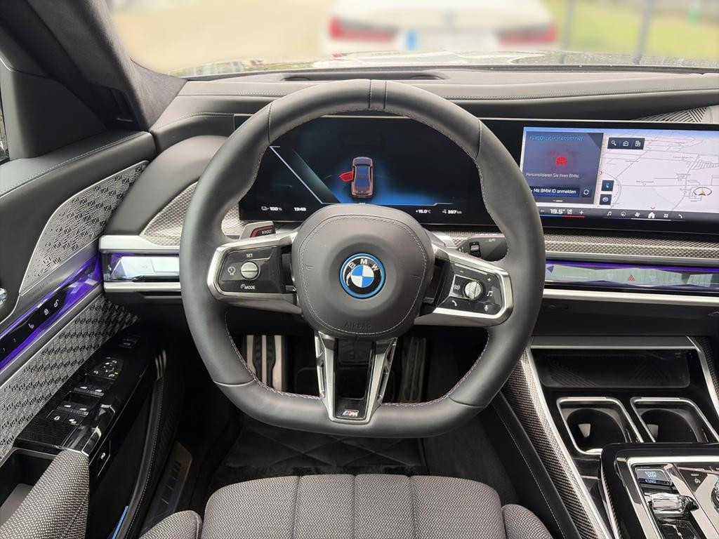 BMW i7