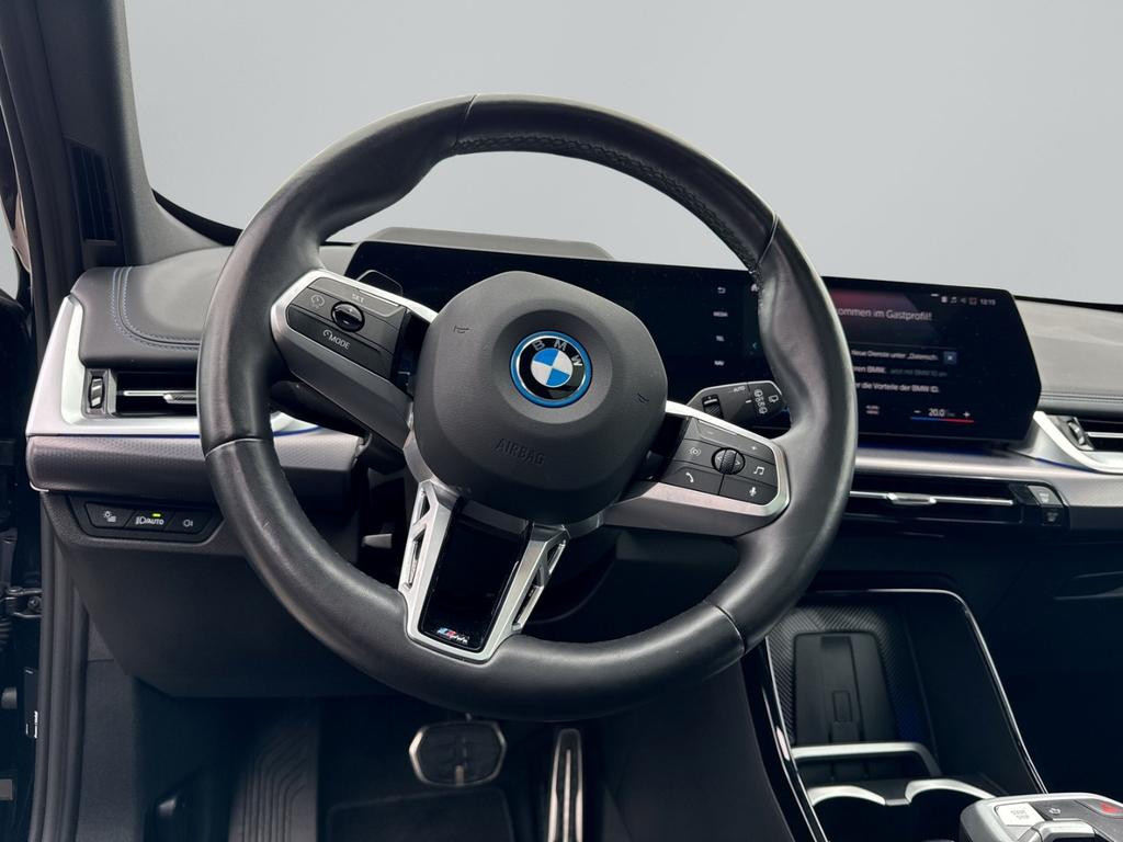 BMW iX1