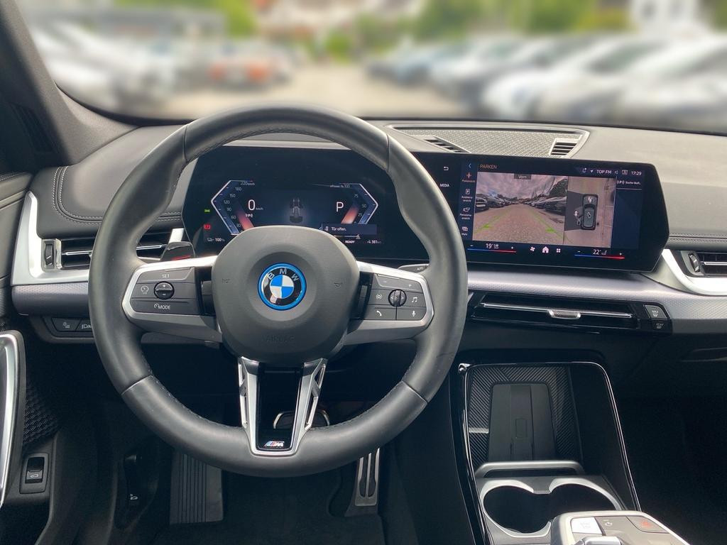 BMW iX1