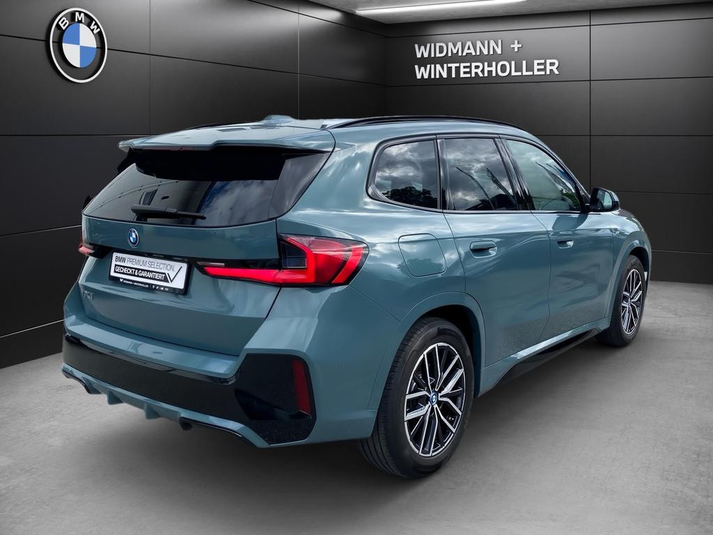 BMW iX1