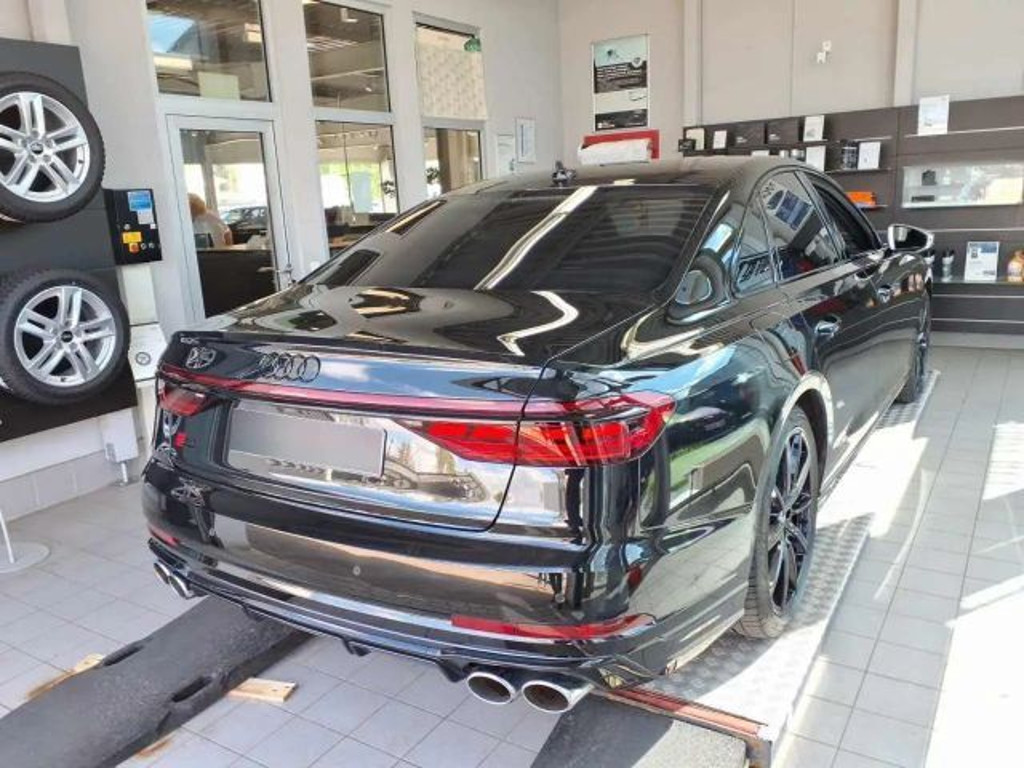 Audi S8