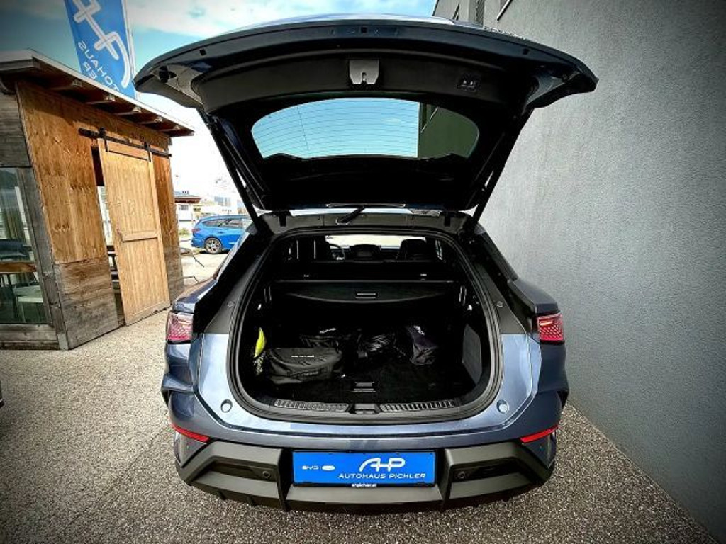 BYD Sealion 7