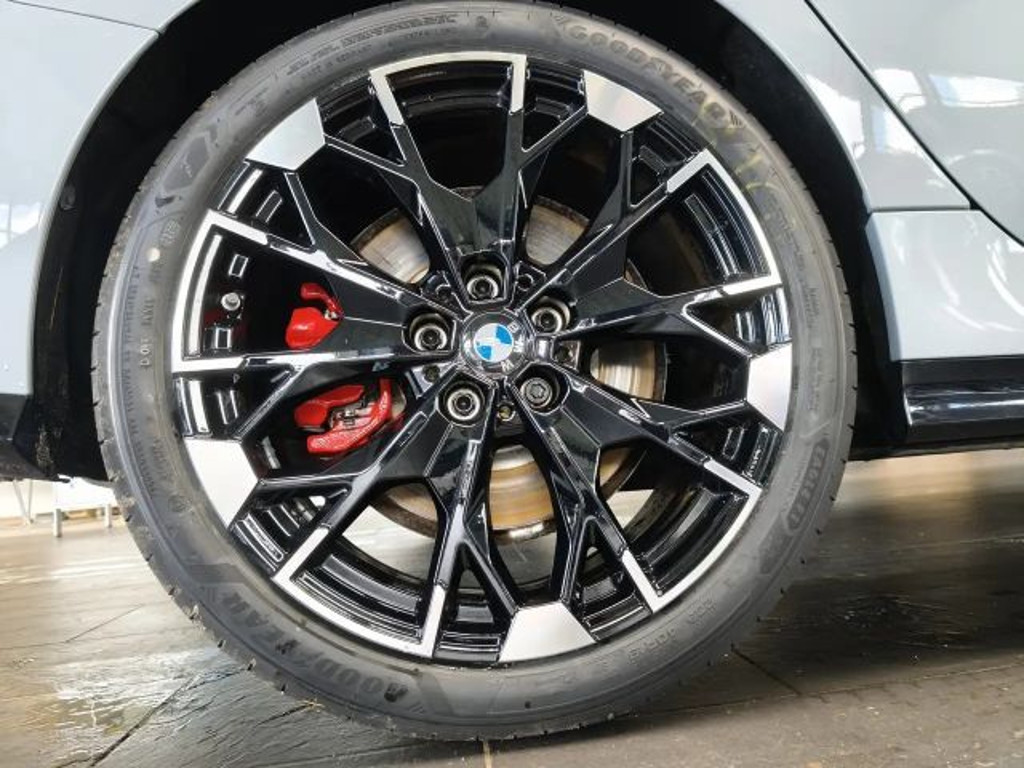 BMW M140i