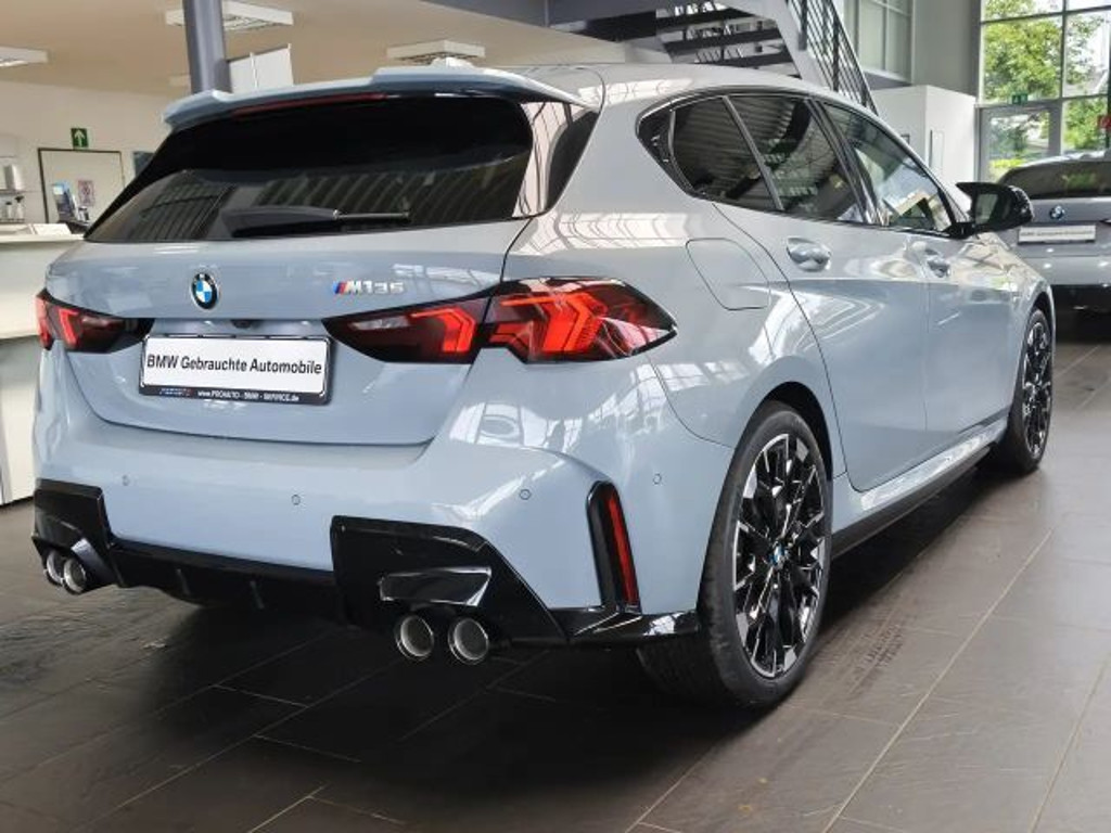 BMW M140i