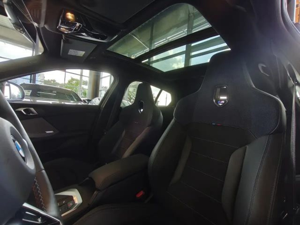 BMW M140i