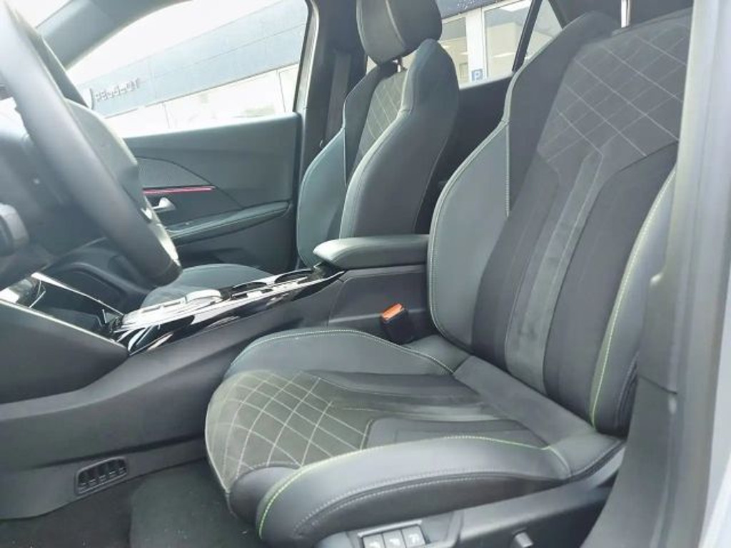 Peugeot e-2008