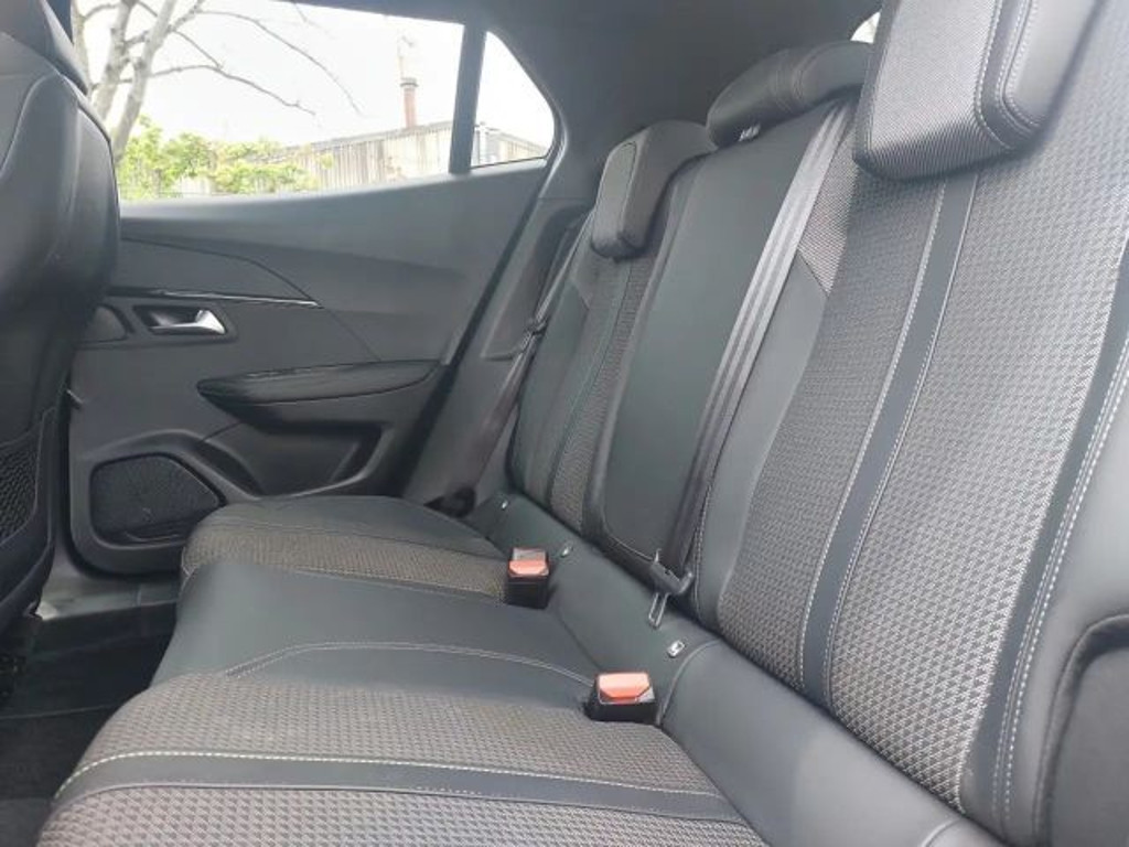 Peugeot e-2008