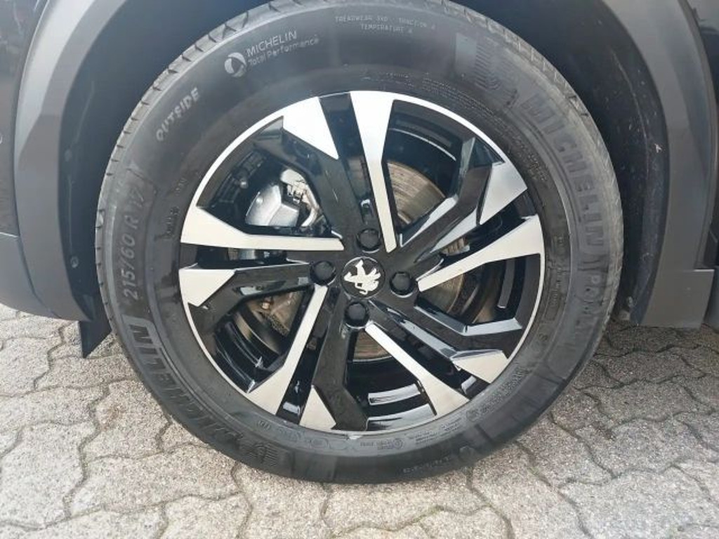 Peugeot e-2008