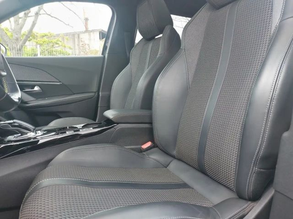 Peugeot e-2008