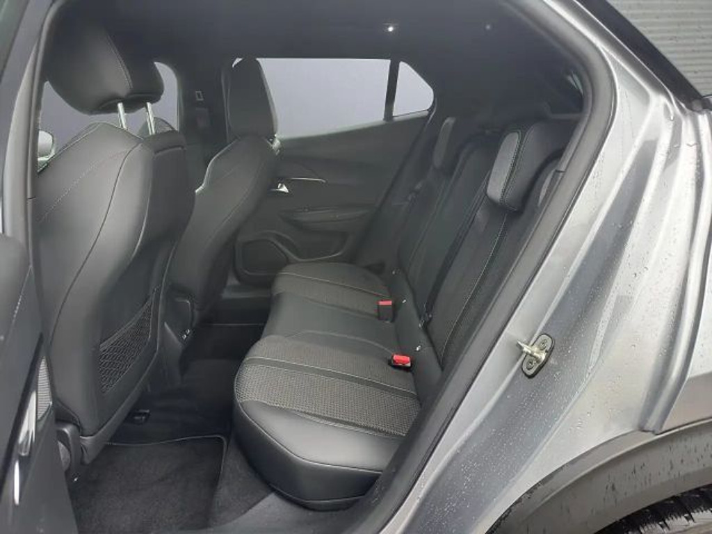 Peugeot e-2008