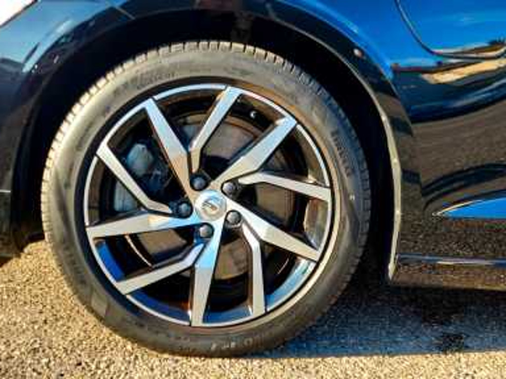 Volvo V60 Momentum T6