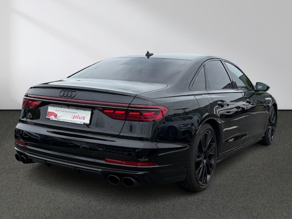 Audi S8