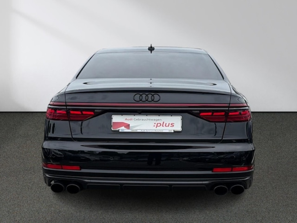 Audi S8