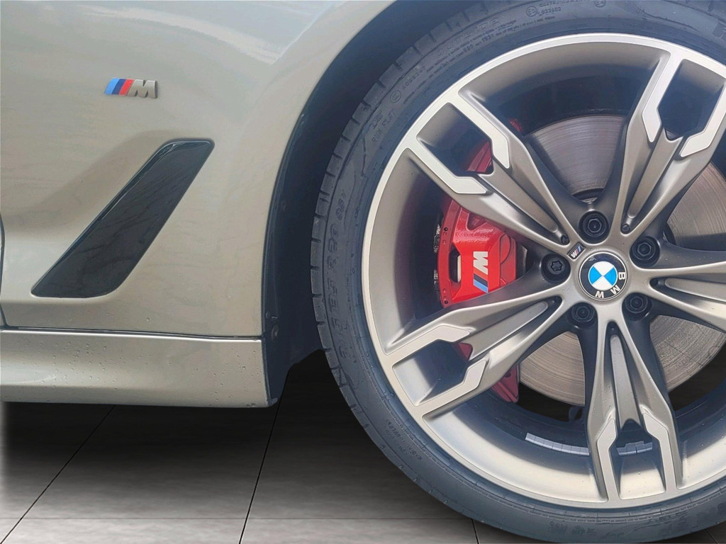 BMW M550