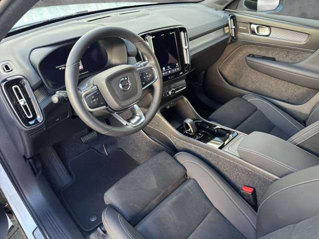 Volvo EX40