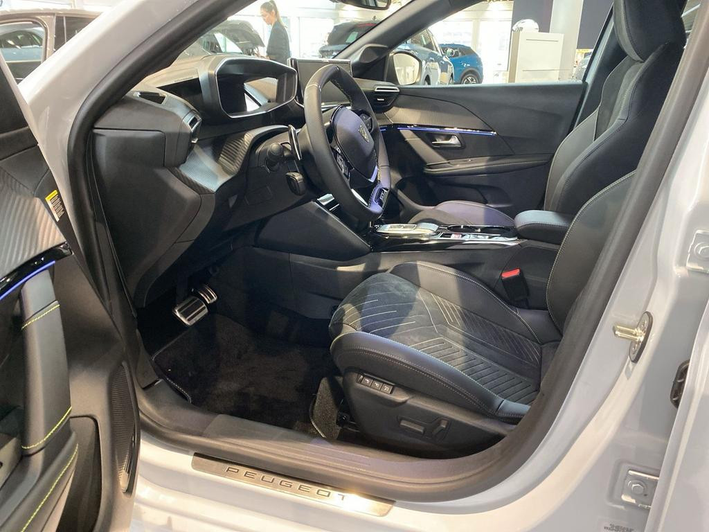 Peugeot e-208