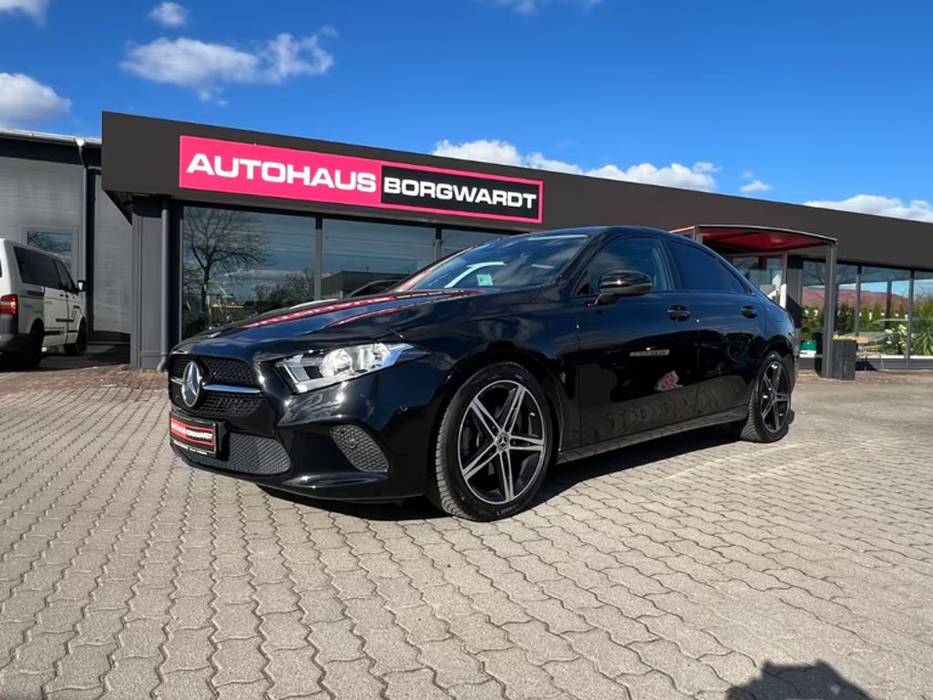 Mercedes-Benz A-Klasse A 180 A Limousine Kam Lenkheiz Sitzheiz Leder