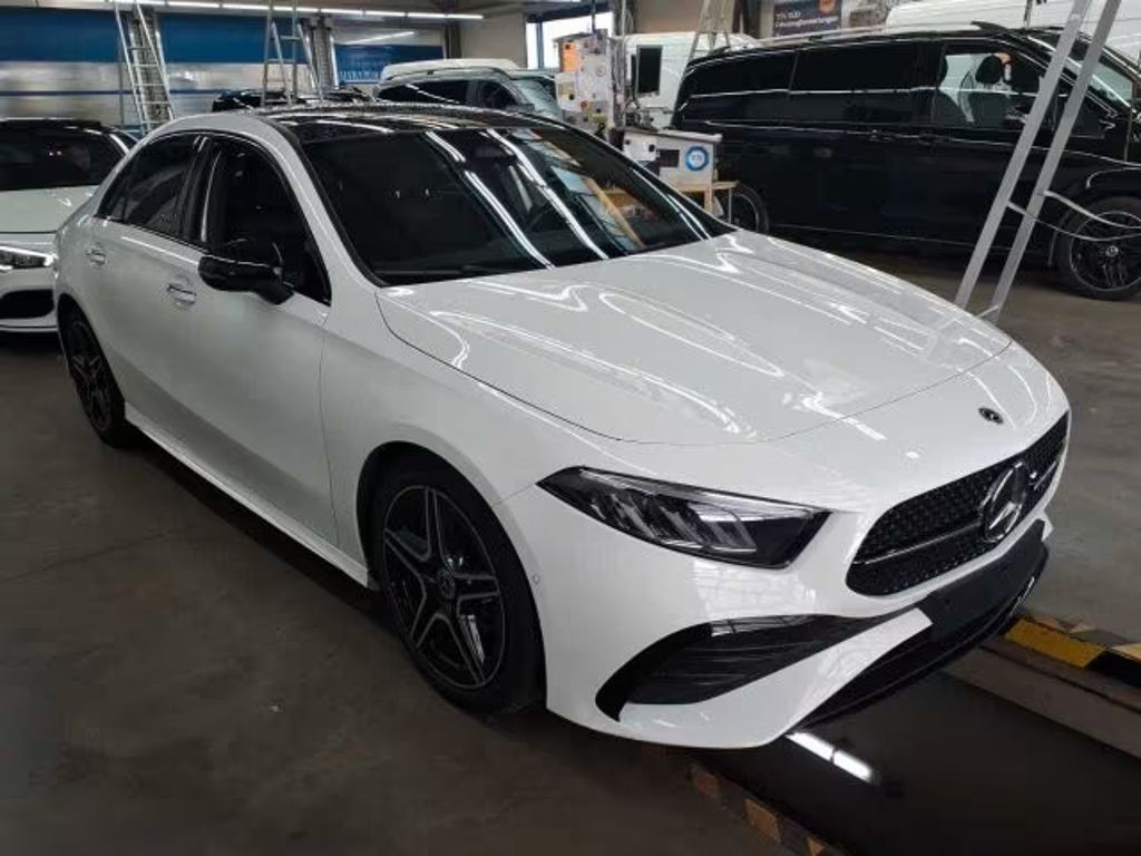 Mercedes-Benz A-Klasse A 200 AMG Line A 200 d