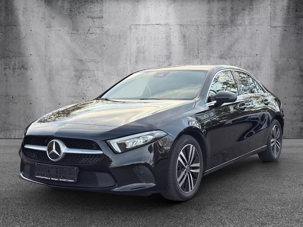 Mercedes-Benz A-Klasse A 200 Limousine DCT NAVI LED LEDER MBUX 1 HAND