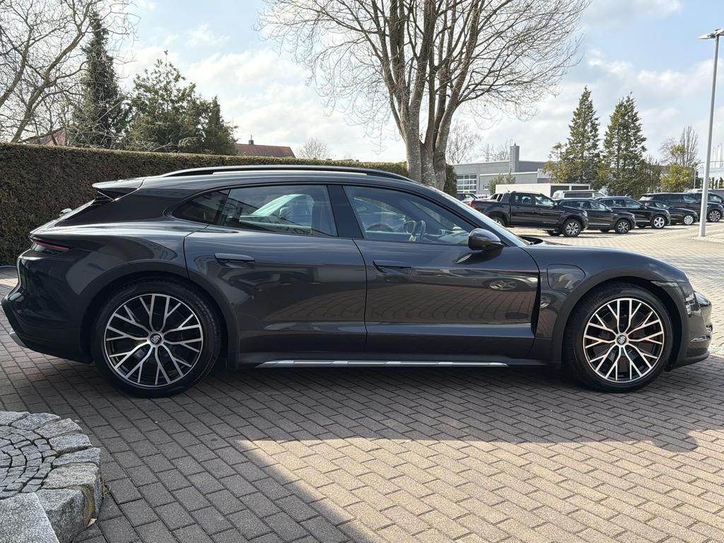 Porsche Taycan Cross Turismo 4