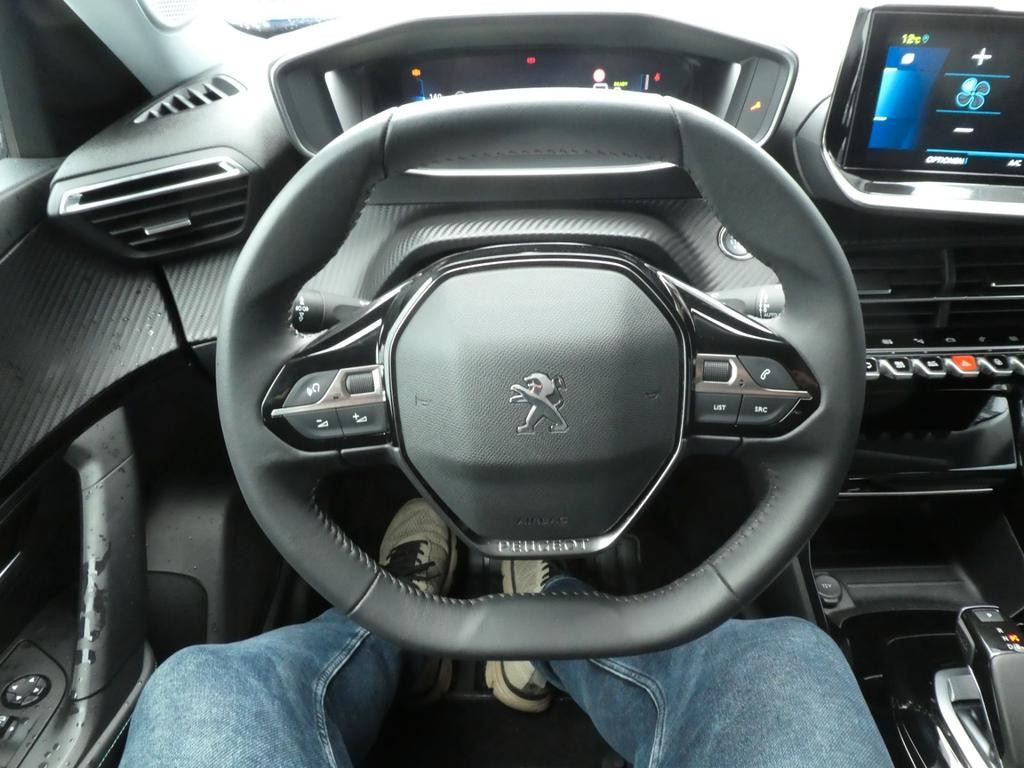 Peugeot e-2008