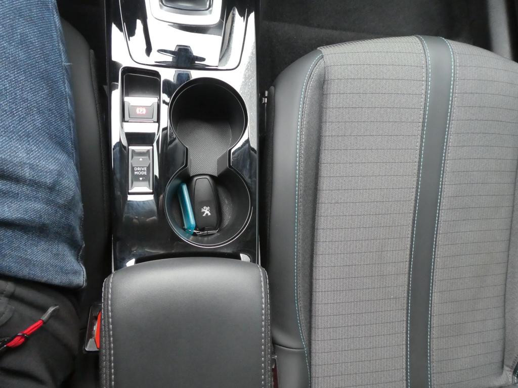 Peugeot e-2008