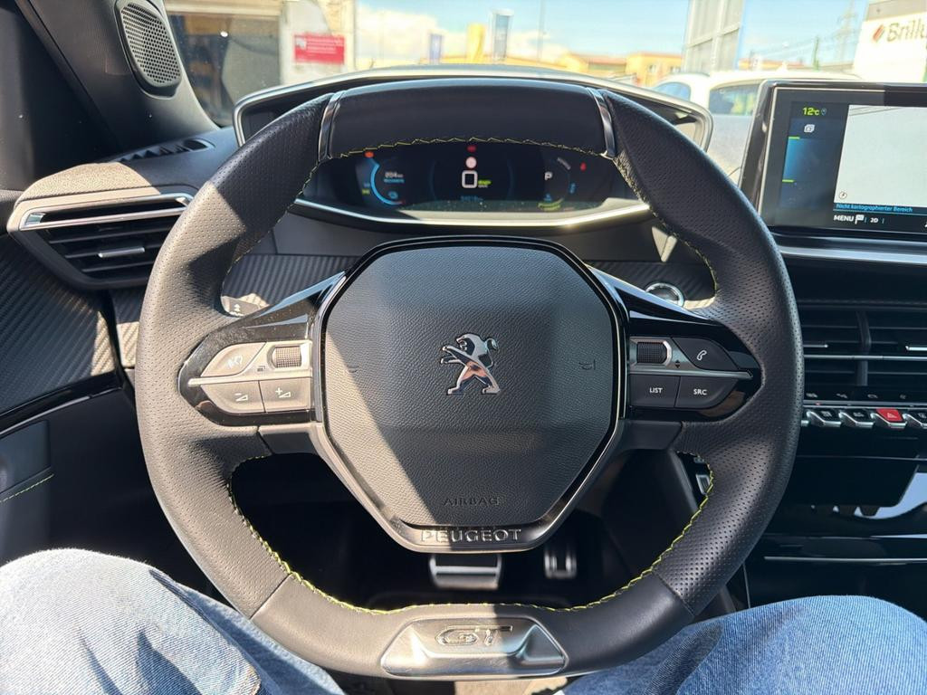 Peugeot e-2008