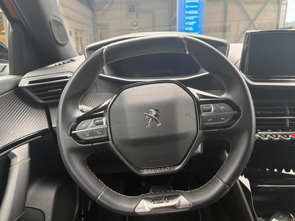 Peugeot e-2008