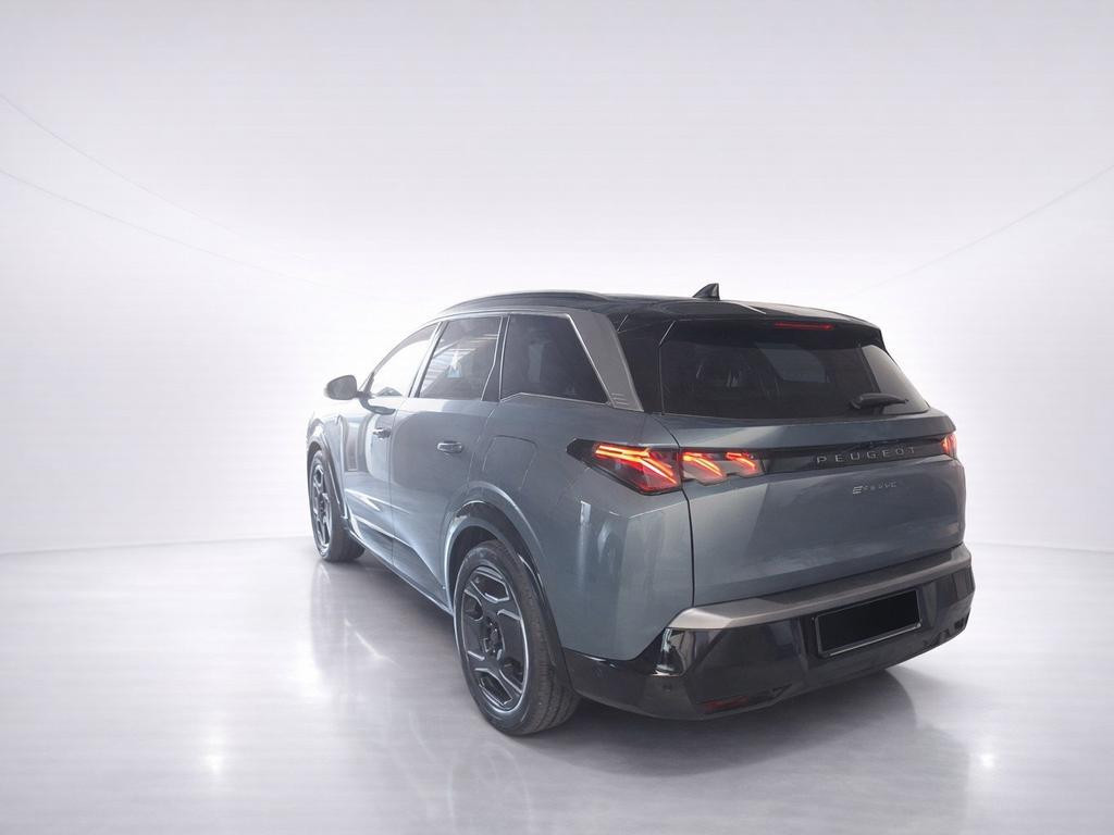 Peugeot E-5008