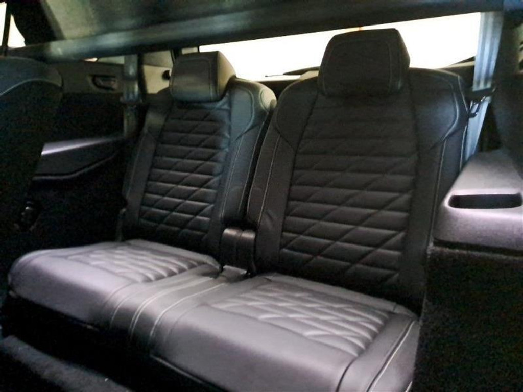 Peugeot E-5008