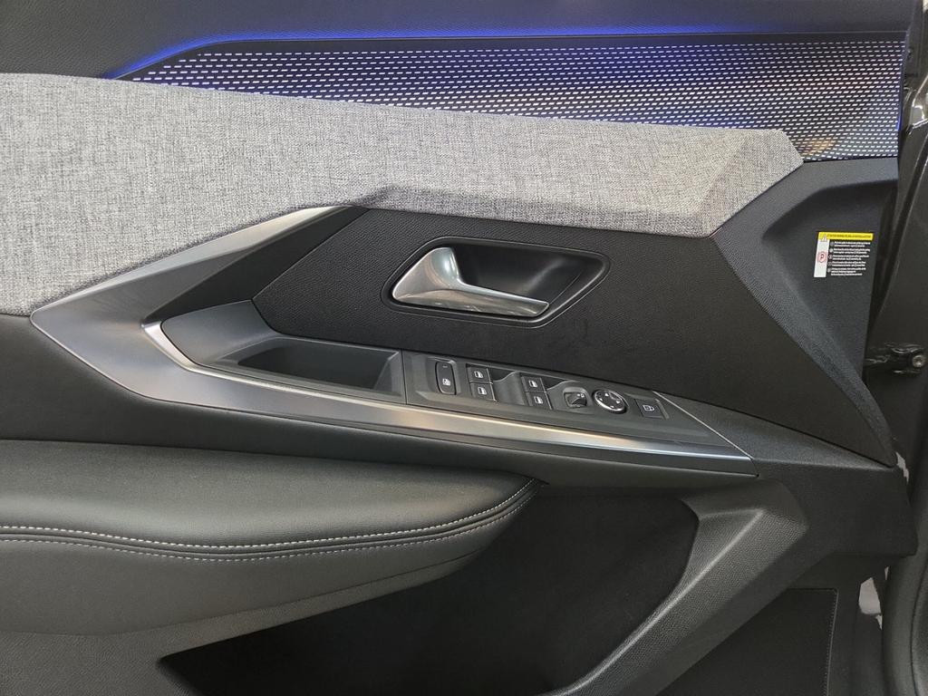 Peugeot E-3008