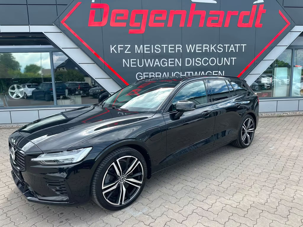 Volvo V60 R-Design Recharge