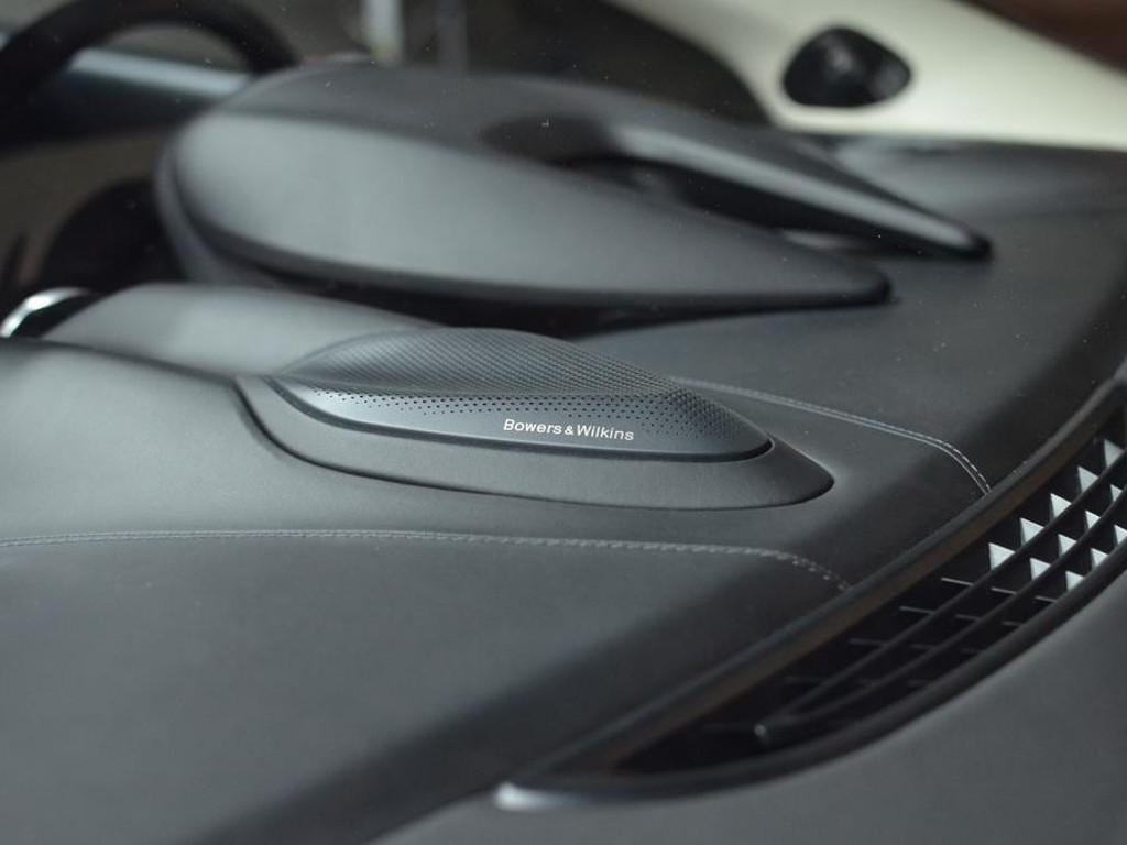 McLaren GT