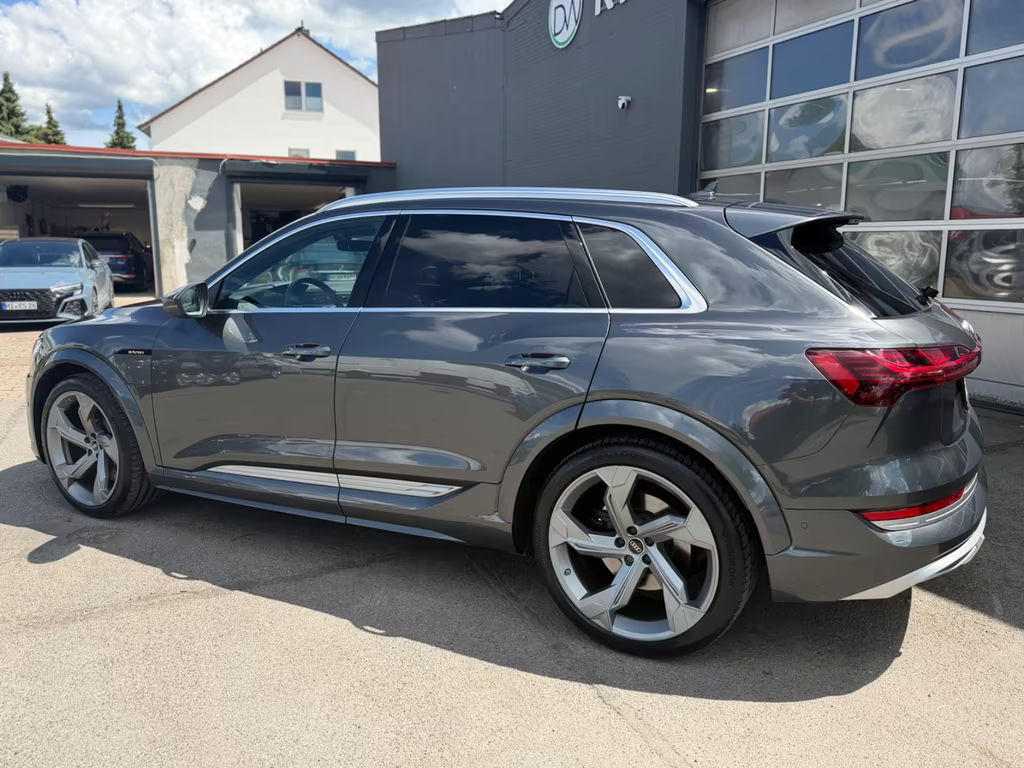 Audi e-tron