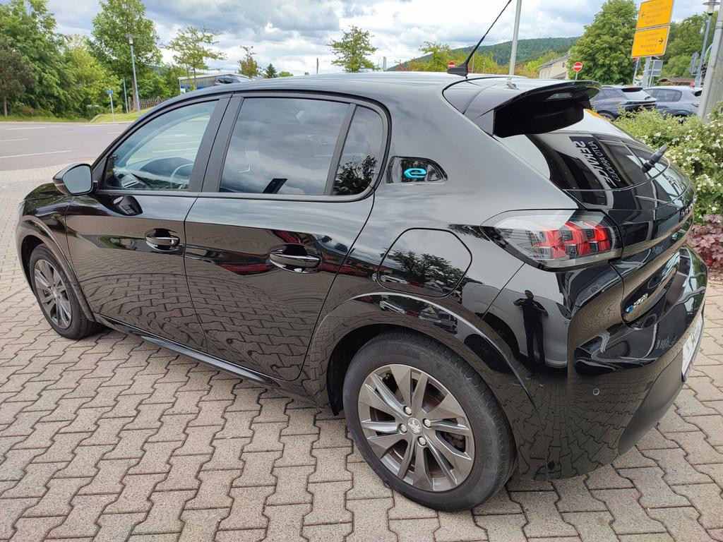 Peugeot e-208