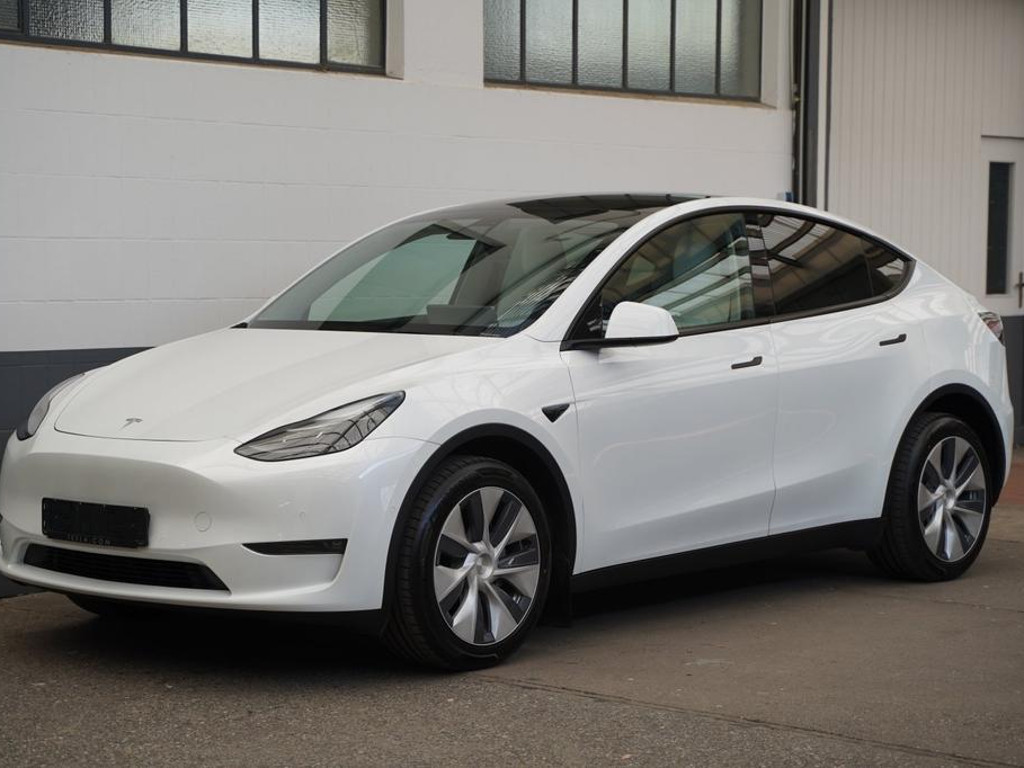 Tesla Model Y RWD Standard Range