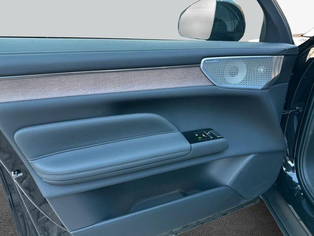 Volvo ES90