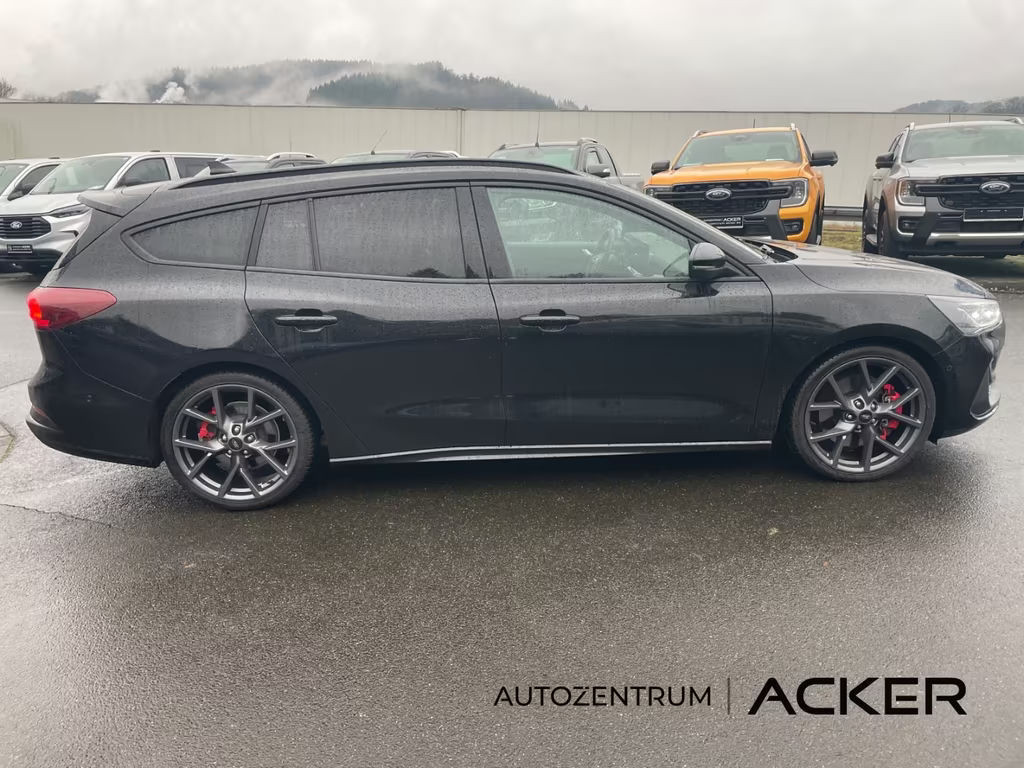 Ford Focus Wagon ST Line