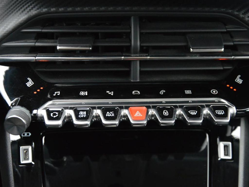 Peugeot e-2008